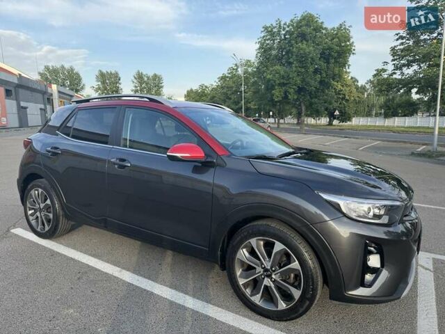 Сірий Кіа Stonic, об'ємом двигуна 1.37 л та пробігом 76 тис. км за 18000 $, фото 1 на Automoto.ua