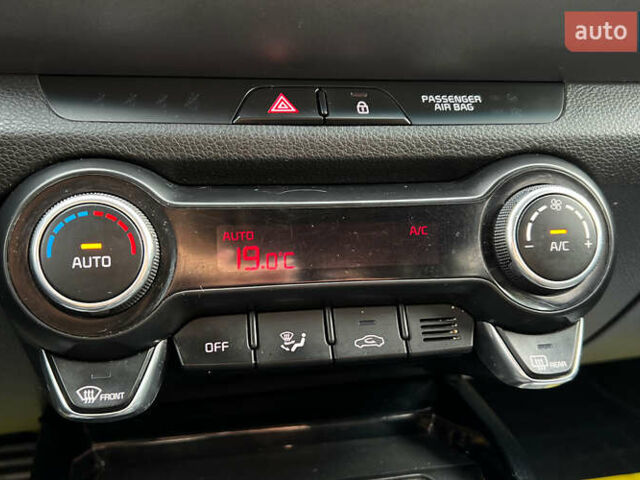 Серый Киа Stonic, объемом двигателя 1.37 л и пробегом 83 тыс. км за 18500 $, фото 16 на Automoto.ua