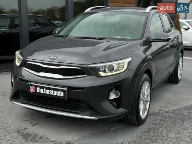 Сірий Кіа Stonic, об'ємом двигуна 1.37 л та пробігом 58 тис. км за 16800 $, фото 6 на Automoto.ua