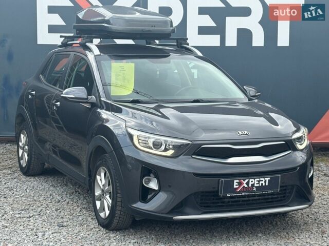 Серый Киа Stonic, объемом двигателя 1.37 л и пробегом 71 тыс. км за 15290 $, фото 17 на Automoto.ua