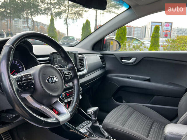 Серый Киа Stonic, объемом двигателя 1.37 л и пробегом 83 тыс. км за 18500 $, фото 9 на Automoto.ua