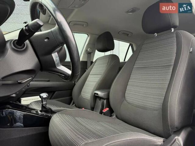 Сірий Кіа Stonic, об'ємом двигуна 1.37 л та пробігом 58 тис. км за 16800 $, фото 21 на Automoto.ua