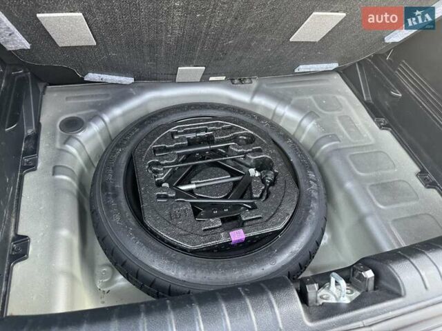 Сірий Кіа Stonic, об'ємом двигуна 1.37 л та пробігом 76 тис. км за 18000 $, фото 8 на Automoto.ua