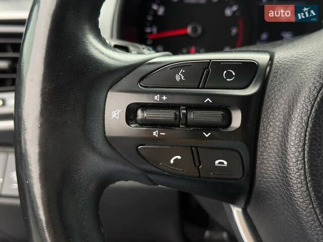 Сірий Кіа Stonic, об'ємом двигуна 1.37 л та пробігом 58 тис. км за 16800 $, фото 26 на Automoto.ua