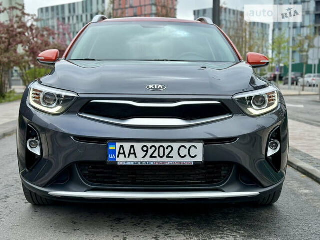 Сірий Кіа Stonic, об'ємом двигуна 1.37 л та пробігом 29 тис. км за 18200 $, фото 16 на Automoto.ua