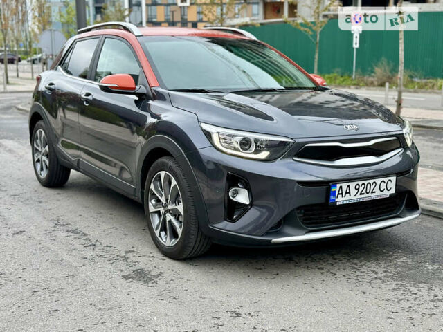 Сірий Кіа Stonic, об'ємом двигуна 1.37 л та пробігом 29 тис. км за 18200 $, фото 3 на Automoto.ua