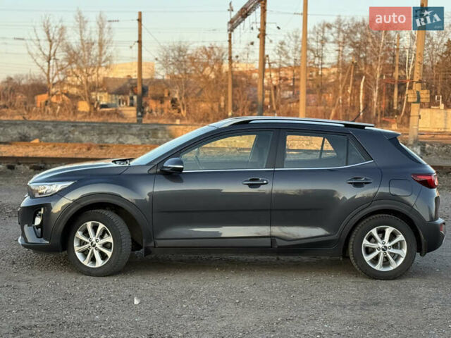 Сірий Кіа Stonic, об'ємом двигуна 1.4 л та пробігом 67 тис. км за 16850 $, фото 2 на Automoto.ua