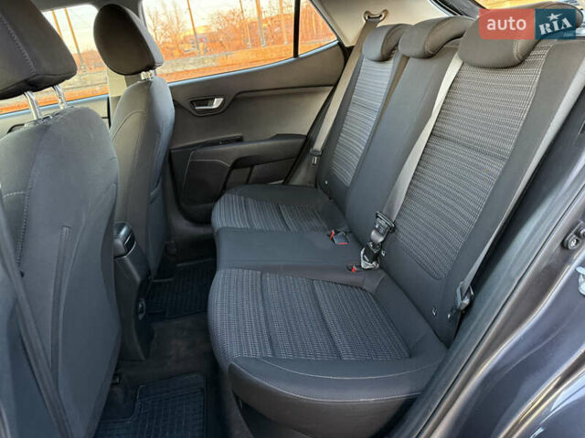 Сірий Кіа Stonic, об'ємом двигуна 1.4 л та пробігом 67 тис. км за 16850 $, фото 31 на Automoto.ua