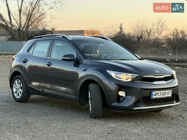 Сірий Кіа Stonic, об'ємом двигуна 1.4 л та пробігом 67 тис. км за 16850 $, фото 7 на Automoto.ua