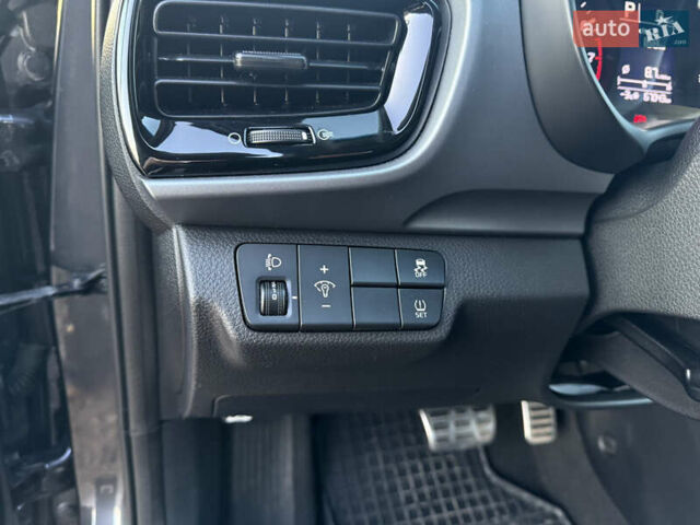 Сірий Кіа Stonic, об'ємом двигуна 1.4 л та пробігом 67 тис. км за 16850 $, фото 12 на Automoto.ua