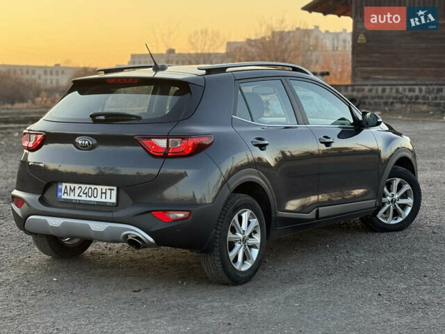 Сірий Кіа Stonic, об'ємом двигуна 1.4 л та пробігом 67 тис. км за 16850 $, фото 5 на Automoto.ua