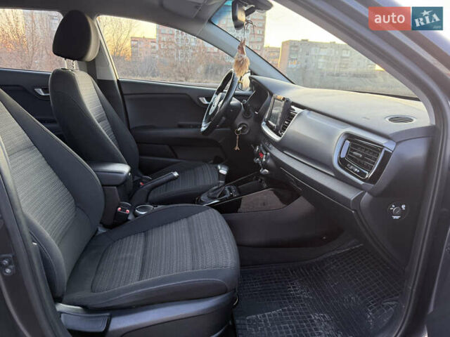 Сірий Кіа Stonic, об'ємом двигуна 1.4 л та пробігом 67 тис. км за 16850 $, фото 17 на Automoto.ua