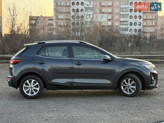 Сірий Кіа Stonic, об'ємом двигуна 1.4 л та пробігом 67 тис. км за 16850 $, фото 6 на Automoto.ua