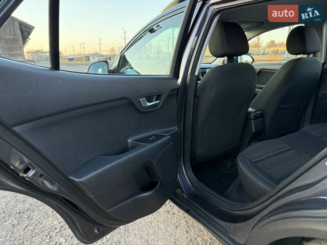 Сірий Кіа Stonic, об'ємом двигуна 1.4 л та пробігом 67 тис. км за 16850 $, фото 29 на Automoto.ua