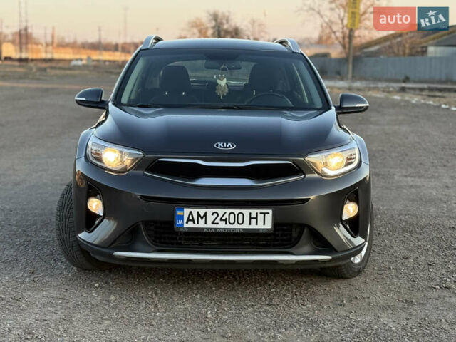 Сірий Кіа Stonic, об'ємом двигуна 1.4 л та пробігом 67 тис. км за 16850 $, фото 8 на Automoto.ua