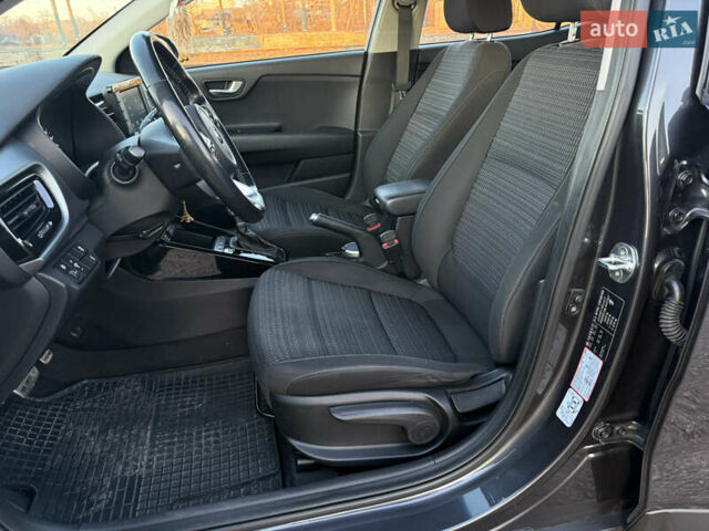 Сірий Кіа Stonic, об'ємом двигуна 1.4 л та пробігом 67 тис. км за 16850 $, фото 11 на Automoto.ua