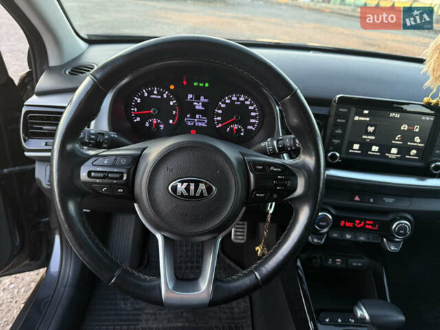 Сірий Кіа Stonic, об'ємом двигуна 1.4 л та пробігом 67 тис. км за 16850 $, фото 13 на Automoto.ua