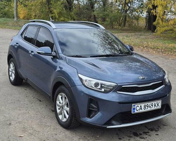 Синий Киа Stonic, объемом двигателя 1.6 л и пробегом 130 тыс. км за 15300 $, фото 4 на Automoto.ua