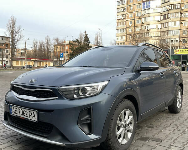 Синій Кіа Stonic, об'ємом двигуна 1.6 л та пробігом 200 тис. км за 14500 $, фото 4 на Automoto.ua