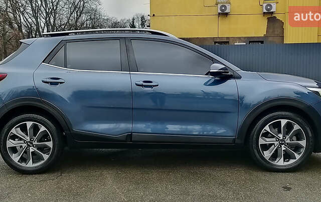 Синий Киа Stonic, объемом двигателя 1.6 л и пробегом 144 тыс. км за 15955 $, фото 10 на Automoto.ua