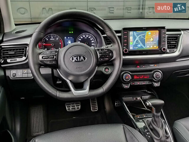 Синий Киа Stonic, объемом двигателя 1.6 л и пробегом 144 тыс. км за 15955 $, фото 1 на Automoto.ua