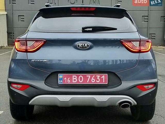Синий Киа Stonic, объемом двигателя 1.6 л и пробегом 144 тыс. км за 15955 $, фото 7 на Automoto.ua