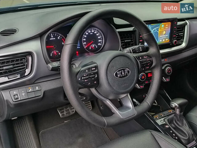 Синий Киа Stonic, объемом двигателя 1.6 л и пробегом 144 тыс. км за 15955 $, фото 13 на Automoto.ua