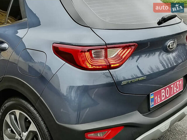 Синий Киа Stonic, объемом двигателя 1.6 л и пробегом 144 тыс. км за 15955 $, фото 8 на Automoto.ua