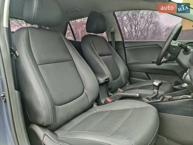 Синий Киа Stonic, объемом двигателя 1.6 л и пробегом 144 тыс. км за 15955 $, фото 17 на Automoto.ua