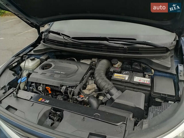 Синий Киа Stonic, объемом двигателя 1.6 л и пробегом 144 тыс. км за 15955 $, фото 24 на Automoto.ua