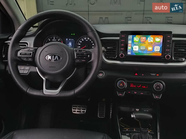 Синий Киа Stonic, объемом двигателя 1.6 л и пробегом 144 тыс. км за 15955 $, фото 18 на Automoto.ua