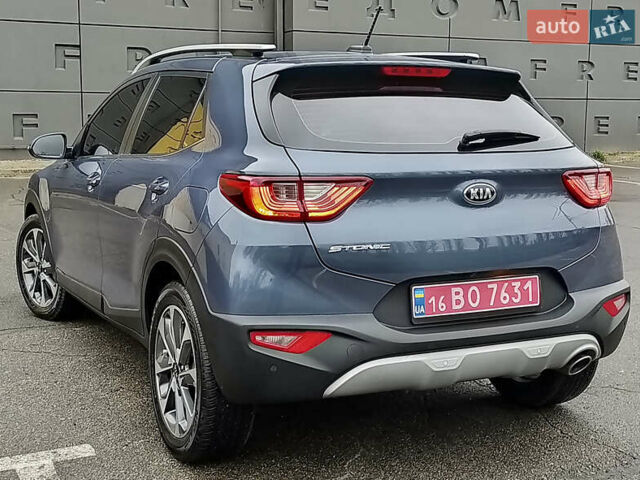 Синий Киа Stonic, объемом двигателя 1.6 л и пробегом 144 тыс. км за 15955 $, фото 6 на Automoto.ua