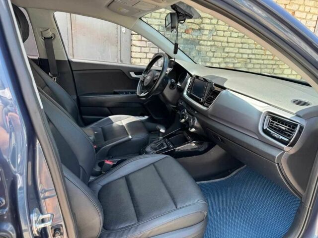Синий Киа Stonic, объемом двигателя 1.6 л и пробегом 95 тыс. км за 14500 $, фото 5 на Automoto.ua