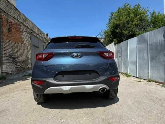 Синий Киа Stonic, объемом двигателя 1.6 л и пробегом 95 тыс. км за 14500 $, фото 3 на Automoto.ua