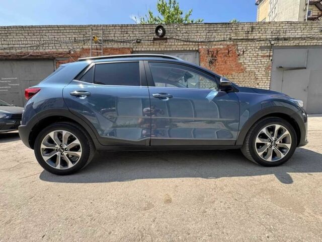 Синий Киа Stonic, объемом двигателя 1.6 л и пробегом 95 тыс. км за 14500 $, фото 2 на Automoto.ua