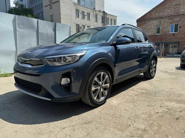 Синий Киа Stonic, объемом двигателя 1.6 л и пробегом 95 тыс. км за 14500 $, фото 1 на Automoto.ua