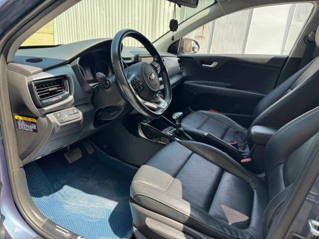 Синий Киа Stonic, объемом двигателя 1.6 л и пробегом 95 тыс. км за 14500 $, фото 4 на Automoto.ua