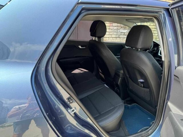 Синий Киа Stonic, объемом двигателя 1.6 л и пробегом 95 тыс. км за 14500 $, фото 7 на Automoto.ua
