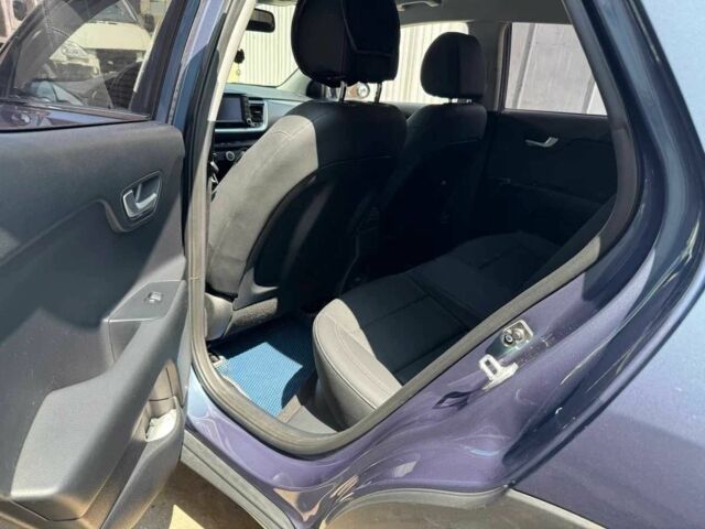 Синий Киа Stonic, объемом двигателя 1.6 л и пробегом 95 тыс. км за 14500 $, фото 6 на Automoto.ua