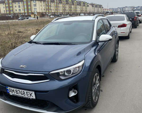 Синий Киа Stonic, объемом двигателя 1.37 л и пробегом 71 тыс. км за 18000 $, фото 3 на Automoto.ua