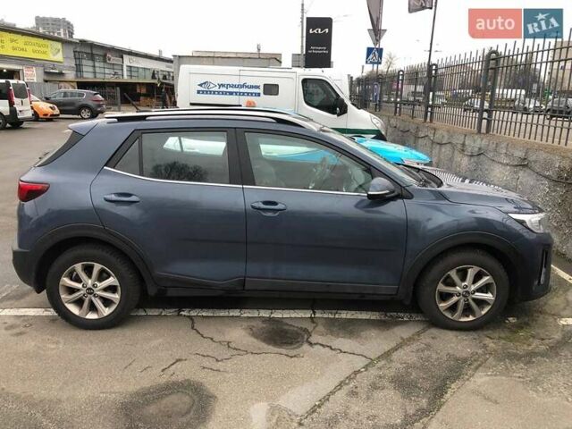 Синий Киа Stonic, объемом двигателя 1.37 л и пробегом 53 тыс. км за 16709 $, фото 2 на Automoto.ua
