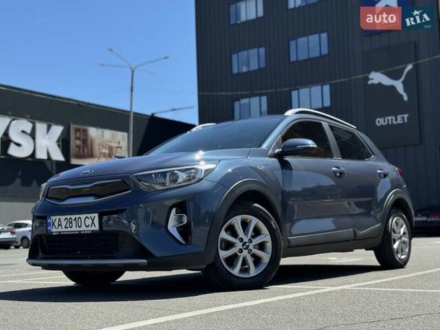Синий Киа Stonic, объемом двигателя 1.37 л и пробегом 30 тыс. км за 16800 $, фото 15 на Automoto.ua