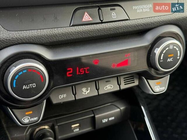 Киа Stonic 2020 в Одессе на Automoto.ua Синий Киа Stonic, объемом двигателя 1.37 л и пробегом 12 тыс. км за 18881 $, фото 28 на Automoto.ua