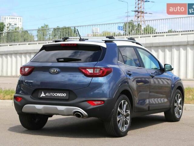 Синій Кіа Stonic, об'ємом двигуна 1.37 л та пробігом 101 тис. км за 15500 $, фото 3 на Automoto.ua