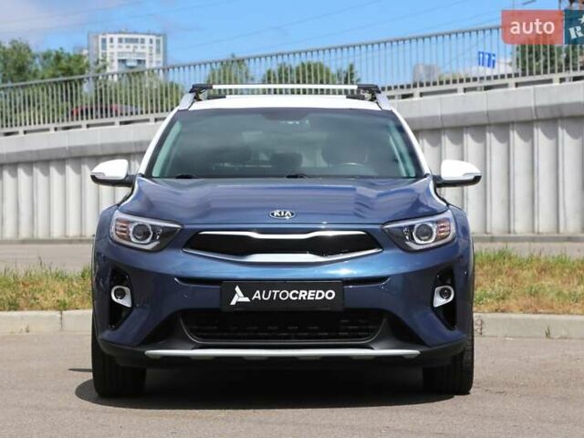 Синій Кіа Stonic, об'ємом двигуна 1.37 л та пробігом 101 тис. км за 15500 $, фото 1 на Automoto.ua