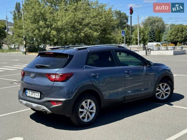 Синий Киа Stonic, объемом двигателя 1.37 л и пробегом 30 тыс. км за 16800 $, фото 8 на Automoto.ua