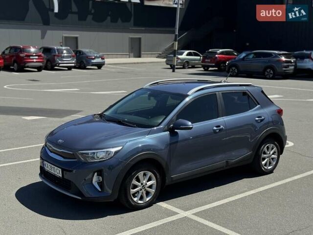 Синий Киа Stonic, объемом двигателя 1.37 л и пробегом 30 тыс. км за 16800 $, фото 41 на Automoto.ua
