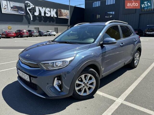 Синий Киа Stonic, объемом двигателя 1.37 л и пробегом 30 тыс. км за 16800 $, фото 7 на Automoto.ua