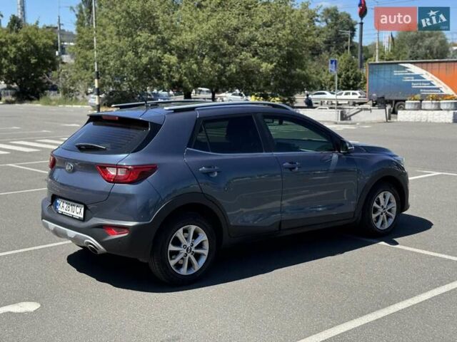 Синий Киа Stonic, объемом двигателя 1.37 л и пробегом 30 тыс. км за 16800 $, фото 35 на Automoto.ua