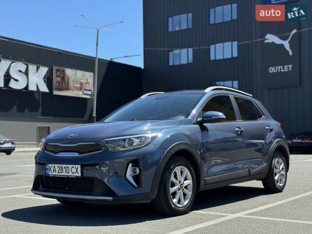 Синий Киа Stonic, объемом двигателя 1.37 л и пробегом 30 тыс. км за 16800 $, фото 31 на Automoto.ua